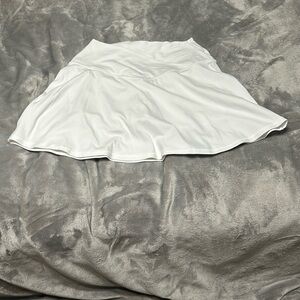 OFFLINE by aerie realme crossover tennis skort (White, M)